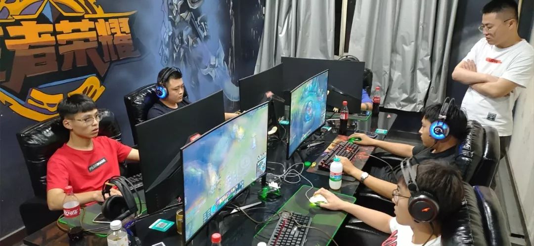 在欧联杯舞 在欧联杯舞