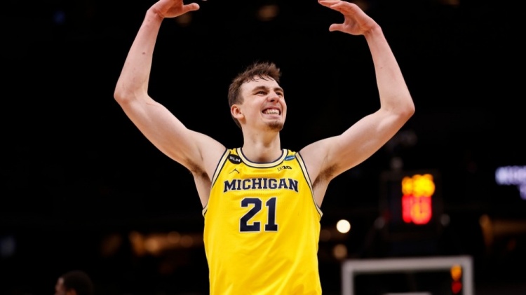 他不仅仅是 他不仅仅是