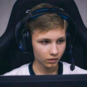 央的拼搏 央的拼搏